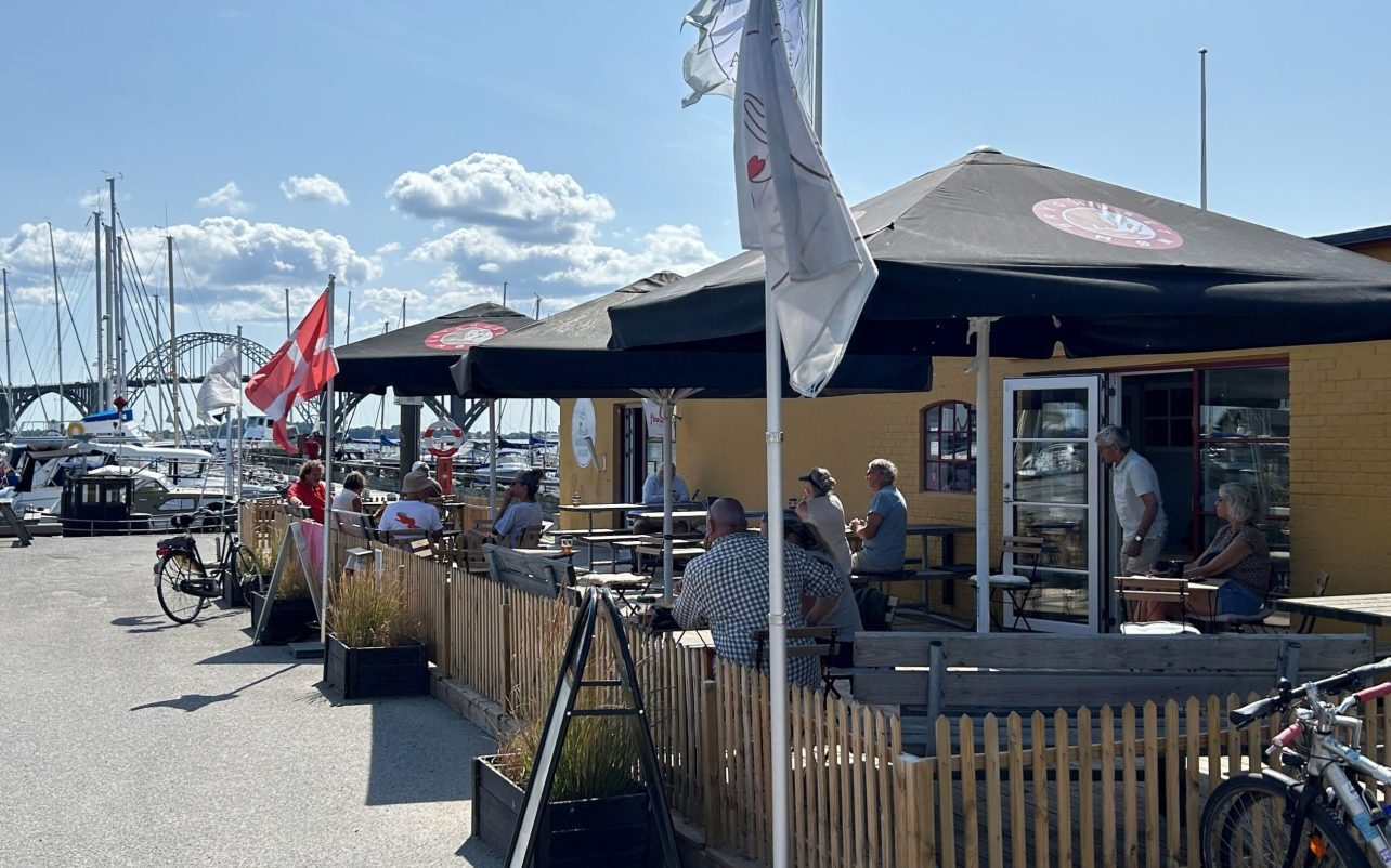 Anni'kage, Kalvehave Havn